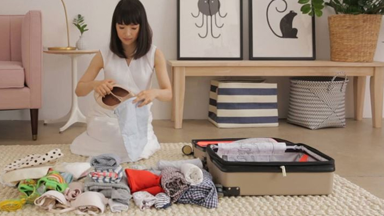 Φτιάχνουμε τη βαλίτσα των διακοπών μας με τη μέθοδο της Marie Κondo