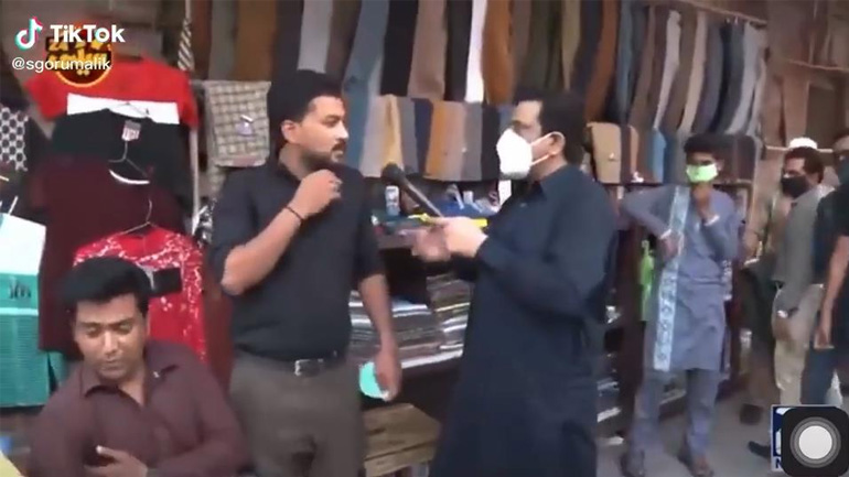 Ποιος δεν φοράει μάσκα;