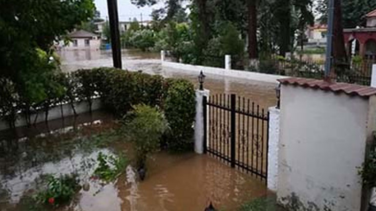 Θεσσαλονίκη: Εγκλωβίστηκαν κάτοικοι και οχήματα λόγω κακοκαιρίας