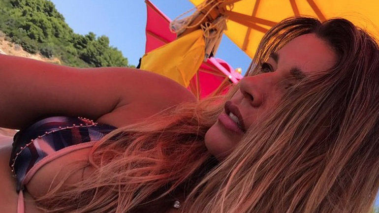 Αποσοβήθηκαν τα χειρότερα για την Έρρικα Πρεζεράκου – Χάνει το μικρό της δάχτυλο στο δεξί χέρι