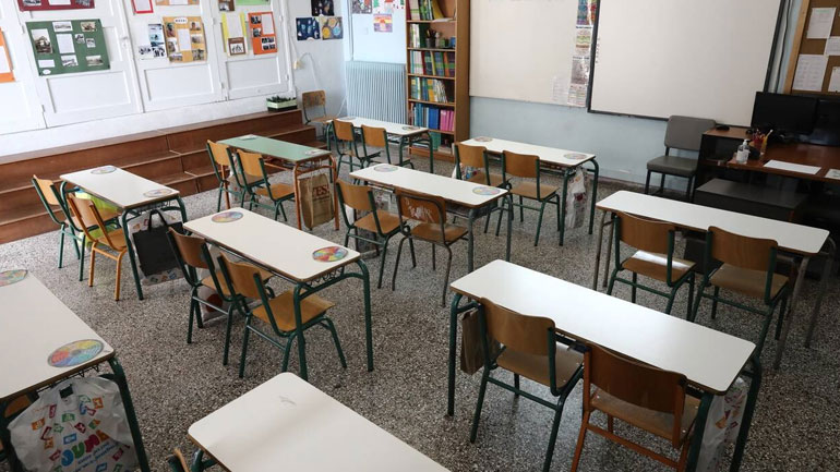 «Τα σχολεία θα ανοίξουν αλλά θα παρθούν μέτρα»