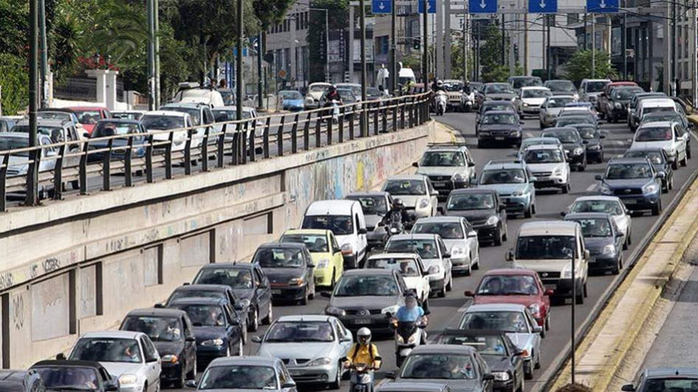 Μεγάλο μποτιλιάρισμα στον Κηφισό: Γέμισε ασβέστη το οδόστρωμα