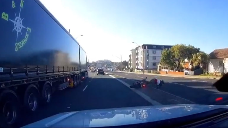 Όλοι «πάγωσαν» με το ατύχημα εκτός από τον… ίδιο τον οδηγό