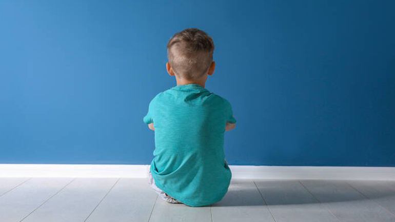 Ηράκλειο: Μητέρα κλείδωσε τα παιδιά στο σπίτι και εκείνα κάλεσαν το “Χαμόγελο του Παιδιού”!