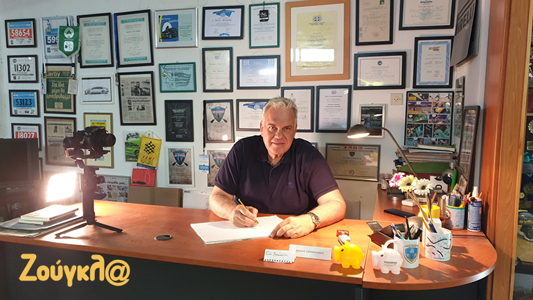 Ο εγγονός του κατασκευαστή Νίκου θεολόγου είναι ο… Νίκος Θεολόγος (αρχιτέκτονας στο επάγγελμα). Σε αυτόν ανήκει και το πρώτο ελληνικό αυτοκίνητο