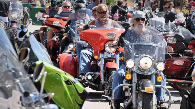 ΗΠΑ: Μεγάλη συγκέντρωση μηχανόβιων παρά τον κορωνοϊό στη Νότια Ντακότα ΗΠΑ: Μεγάλη συγκέντρωση μηχανόβιων παρά τον κορωνοϊό στη Νότια Ντακότα