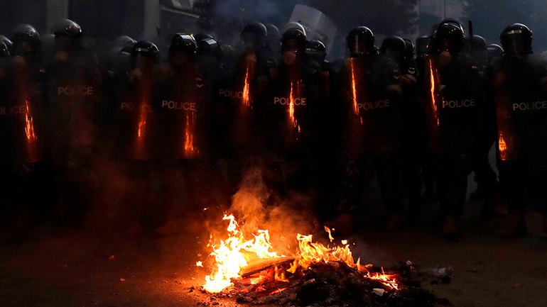 Λίβανος: Ο πρωθυπουργός παραιτήθηκε – Οι διαδηλώσεις συνεχίζονται