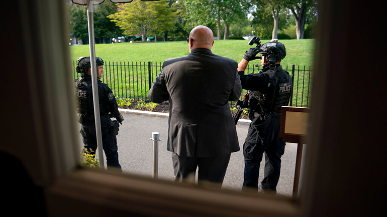 Πυροβολισμοί κοντά στον Λευκό Οίκο – Διεκόπη η συνέντευξη Τύπου του Τραμπ