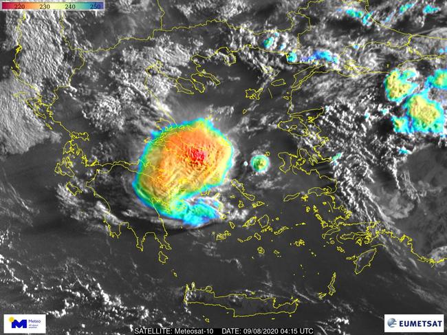 Δορυφορική εικόνα που επεξεργάστηκε το Εθνικό Αστεροσκοπείο Αθηνών/meteo.gr στις 07:15 το πρωί της Κυριακής 9 Αυγούστου 2020. Με αποχρώσεις του πορτοκαλί και κόκκινου διακρίνεται η καταστροφική υπερκύτταρη καταιγίδα στην Ανατολική Στερεά.