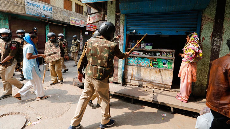 Ινδία: Τρεις νεκροί σε εκτεταμένες ταραχές εξαιτίας μιας ανάρτησης στο Facebook