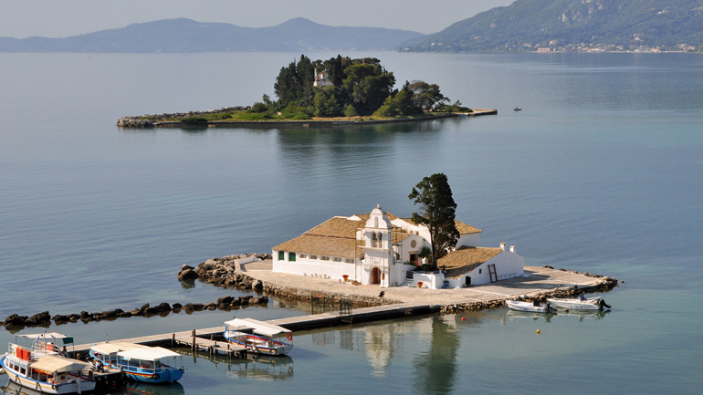 Ιταλοί τουρίστες ήρθαν για διακοπές στην Κέρκυρα και υποστηρίζουν ότι κόλλησαν… κορωνοϊό