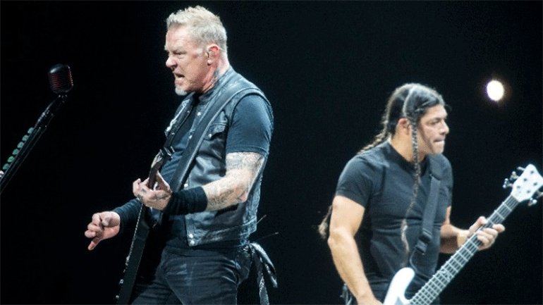 Σε ντράιβ ιν, οι Metallica επιστρέφουν στη σκηνή