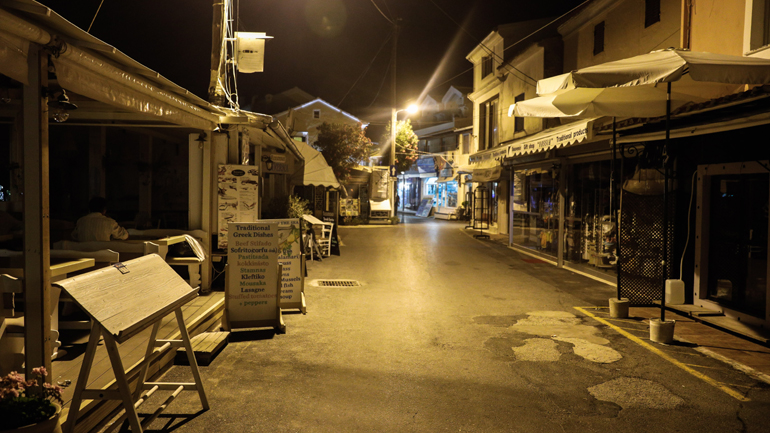 Κέρκυρα: Συλλήψεις και πρόστιμα σε ιδιοκτήτες καταστημάτων για παραβίαση ωραρίου λειτουργίας