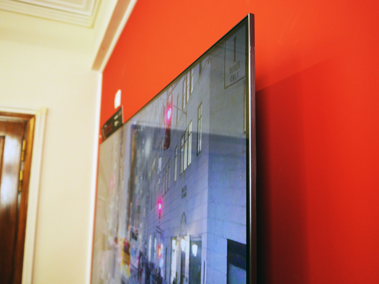 Η TCL 55C715 διατίθεται ήδη στα καταστήματα προς €549