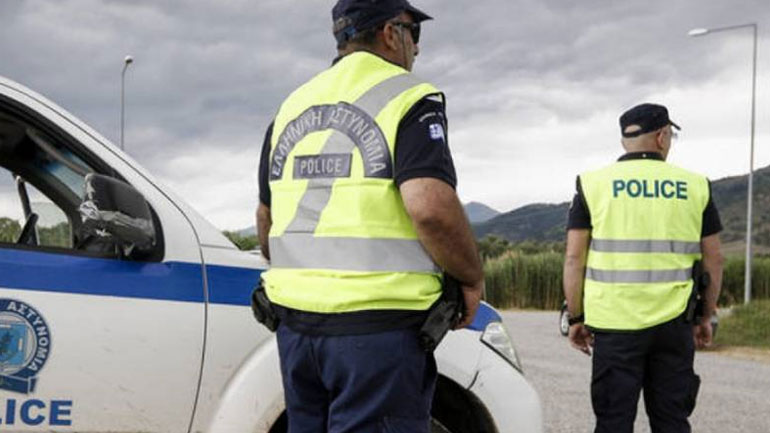 Ανατροπή νταλίκας στην εθνική οδό στο ύψος της Λυκόβρυσης