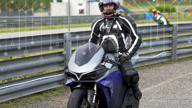 2Electron Emula: To teaser της εντός πίστας δράσης!