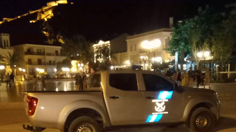 Ναύπλιο: Ιδιοκτήτης καφετέριας έπεσε στη θάλασσα όταν άκουσε το πρόστιμο λόγω κορωνοϊού