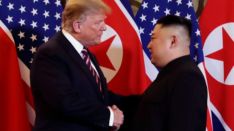 Νέο βιβλίο για τη σχέση Τραμπ-Κιμ Γιονγκ Ουν: «Μου έγραψε ωραίες επιστολές. Ερωτευθήκαμε!» Νέο βιβλίο για τη σχέση Τραμπ-Κιμ Γιονγκ Ουν: «Μου έγραψε ωραίες επιστολές. Ερωτευθήκαμε!»