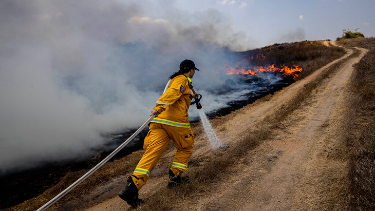 Γάζα: Βομβαρδισμοί του Ισραήλ ως αντίποινα για μπαλόνια με εμπρηστικούς μηχανισμούς