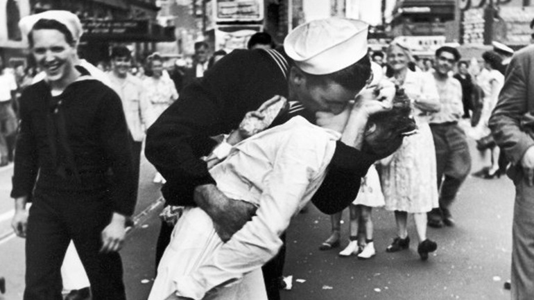 Η φωτογραφία – σύμβολο της λήξης του Β’ Παγκοσμίου Πολέμου