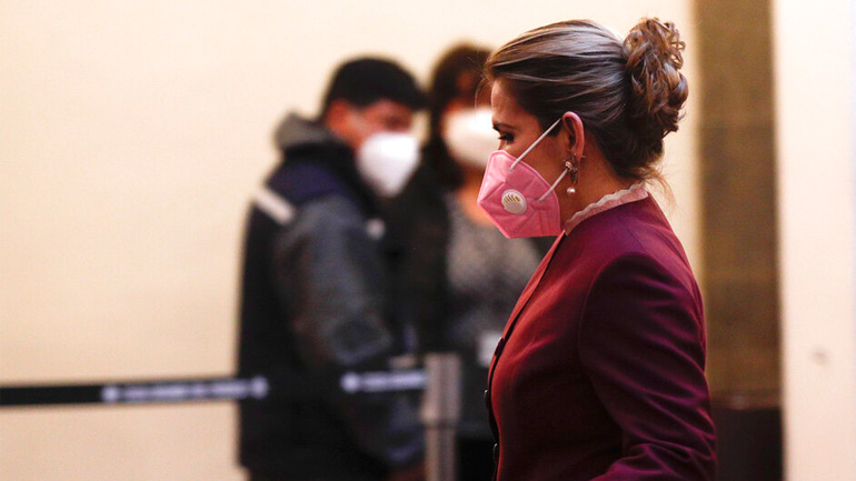 SOS από τους επιστήμονες: Αυστηρά ακατάλληλες οι μάσκες με βαλβίδα