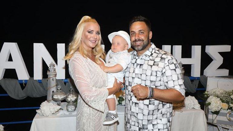 Γιώργος Γιαννιάς – Ελευθερία Παντελιδάκη: Πλούσιο φωτογραφικό υλικό από τη βάφτιση του γιου τους