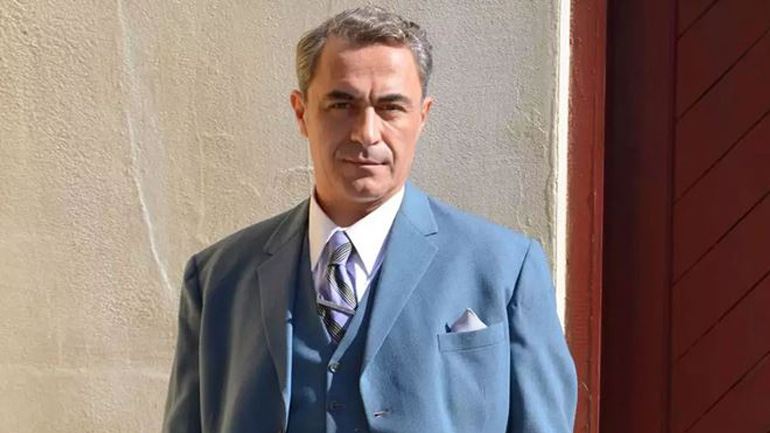 Ο Θανάσης Κουρλαμπάς εξομολογείται: «Έχασα τον πατέρα μου στην τρυφερή ηλικία των 15 ετών»