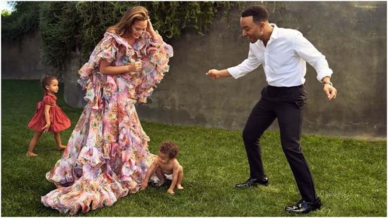 Baby Boom! Η Chrissy Teigen περιμένει το τρίτο της παιδί με τον John Legend