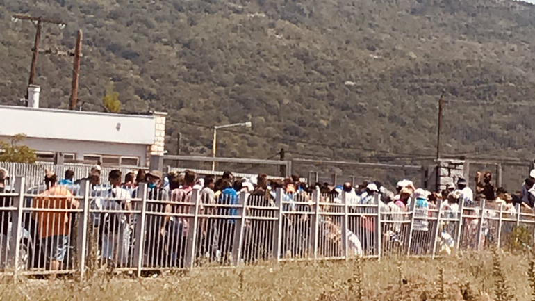 Ασύλληπτες εικόνες από την Κακαβιά – Μέχρι 2 ημέρες περιμένουν να περάσουν τα σύνορα