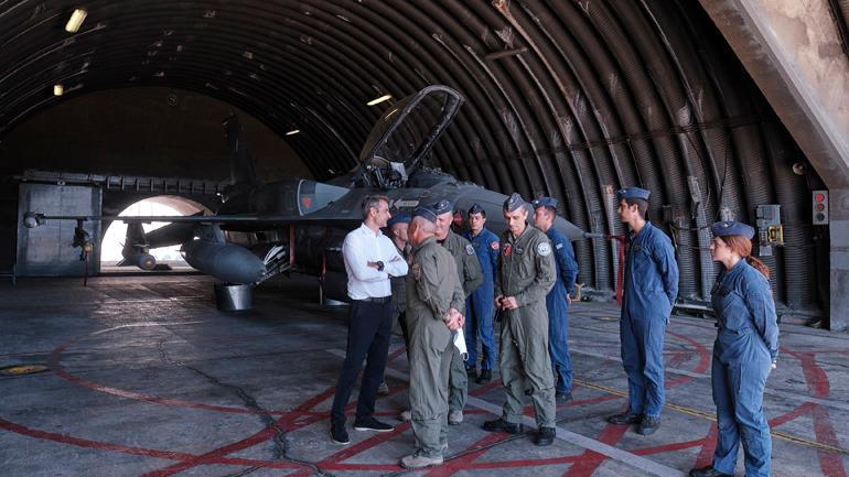 Στην 115 Πτέρυγα Μάχης της Πολεμικής Αεροπορίας ο Κυρ. Μητσοτάκης