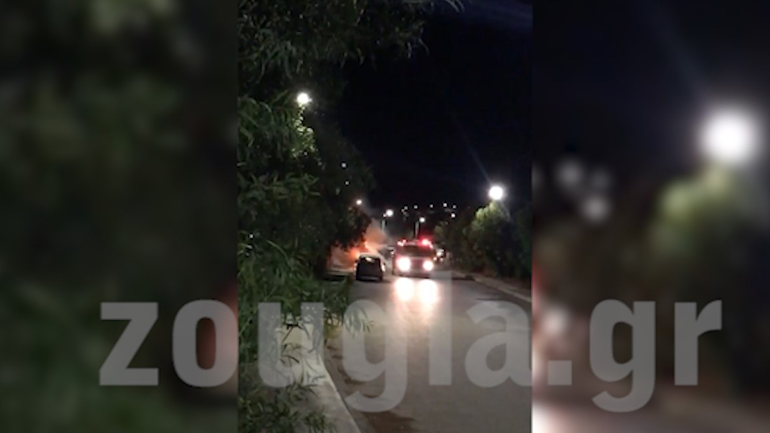 Στις  φλόγες δύο αυτοκίνητα στη Ρόδο