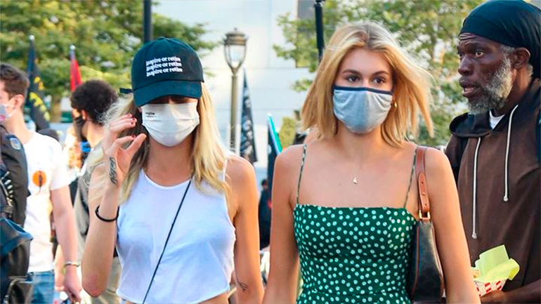 Η Kaia Gerber αποκάλυψε πως έχει ίδιο τατουάζ με την Cara Delevingne