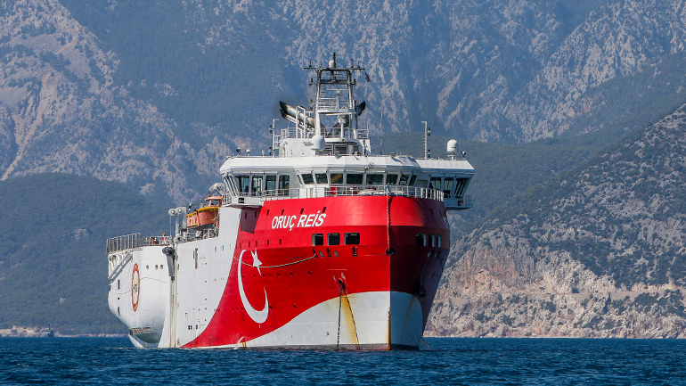 Εκτός ελληνικής υφαλοκρηπίδας πλέει το Oruc Reis