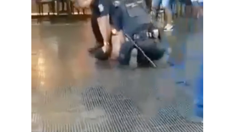 Θεσσαλονίκη: Αστυνομικοί ξυλοκόπησαν νεαρό επειδή τους ειρωνεύτηκε