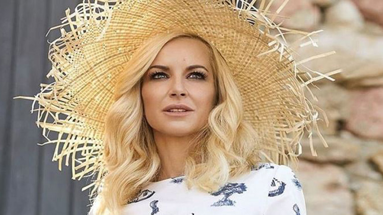 Η Μαρία Μπεκατώρου ποζάρει με μπικίνι και είναι πιο αδύνατη από ποτέ