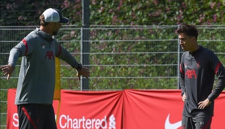 Ο Κλοπ αποθέωσε τον Κώστα Τσιμίκα