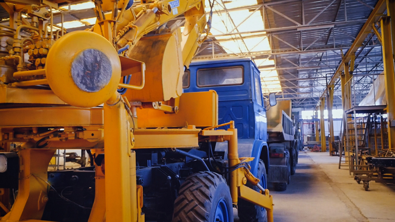 Το MULTITRAC είναι ένα όχημα βαρέως τύπου ιδανικό για βουνά, εξόρυξη, ειδικά εδάφη…