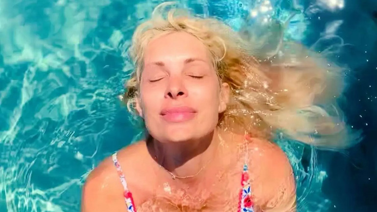 Η νέα φωτογραφία της Ελένης Μενεγάκη χωρίς ίχνος μακιγιάζ από τις καλοκαιρινές της διακοπές