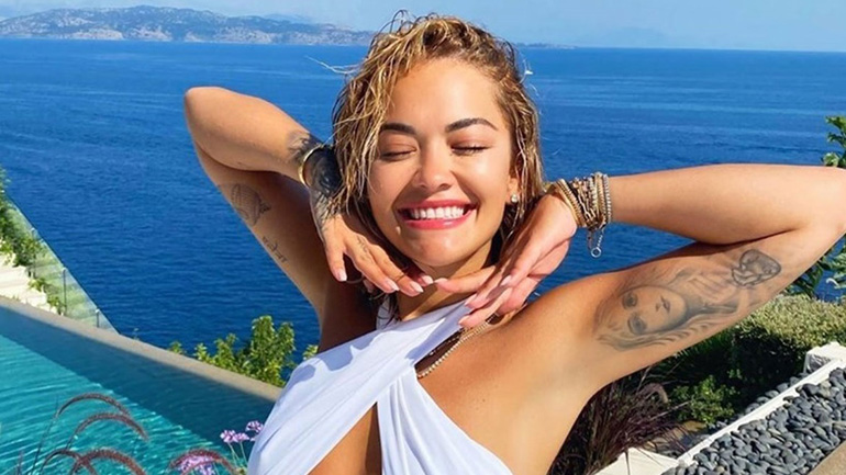 Οι νέες topless φωτογραφίες της Rita Ora από τις διακοπές της στην Κέρκυρα!