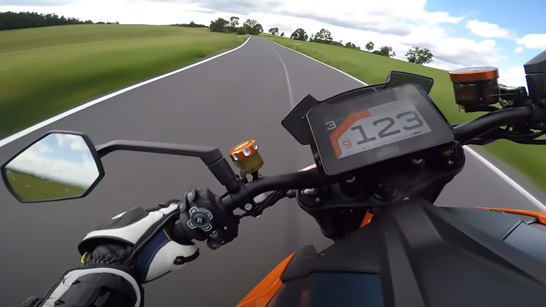 KTM 1290 Superduke R:  Όταν βρυχάται το θηρίο!