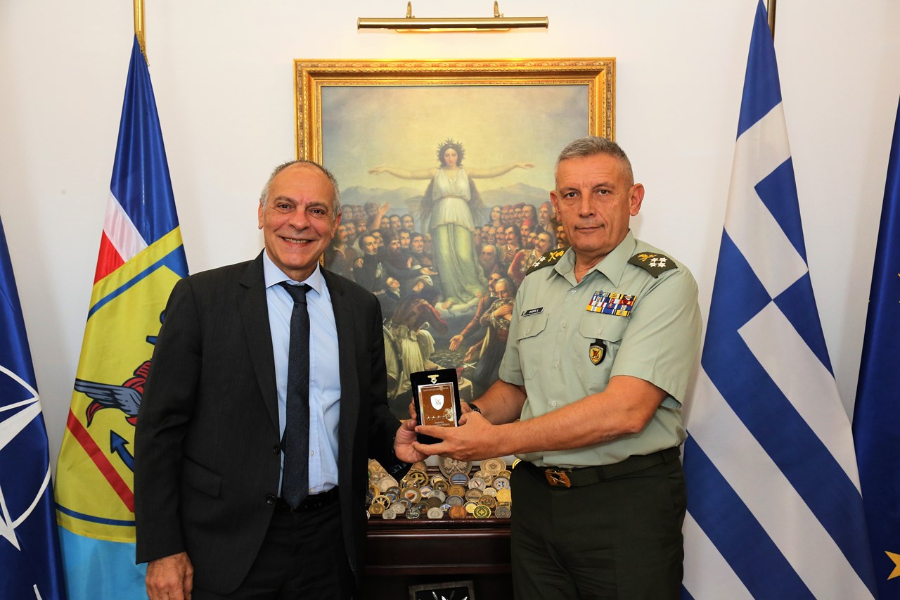 Ο παραιτηθείς Σύμβουλος Εθνικής Ασφαλείας του Πρωθυπουργού με τον Αρχηγό ΓΕΕΘΑ Στρατηγό Κωνσταντίνο Φλώρο