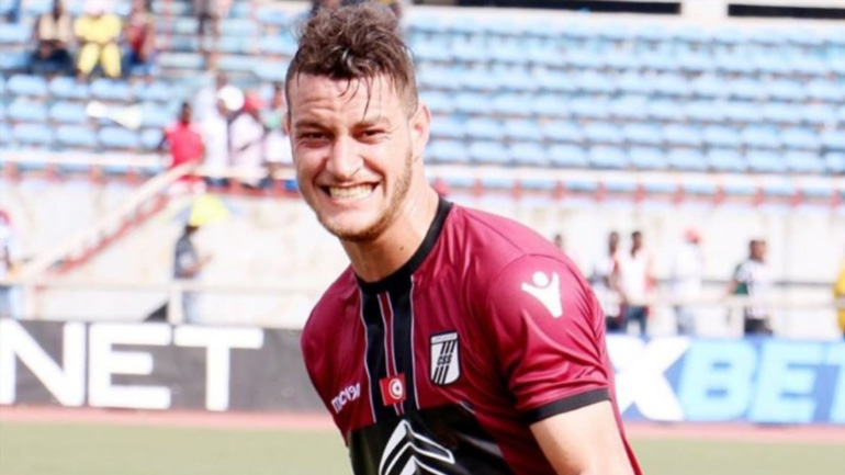 Διαφορά ανάμεσα στην ΑΕΚ και τη Σφαξιέν για τον Χνιντ