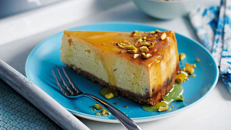 Λαχαριστό cheesecake με μέλι και γιαούρτι
