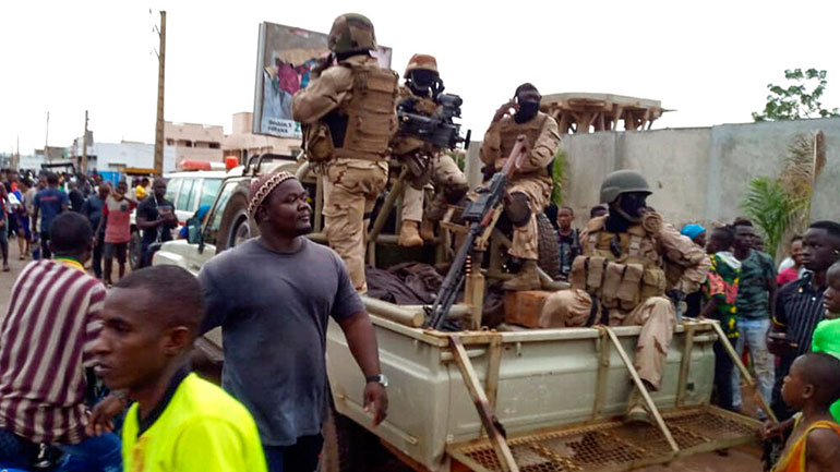 Μαλί: Οι στασιαστές στρατιωτικοί που κατέλαβαν την εξουσία υπόσχονται εκλογές «σε εύλογο χρονικό διάστημα»