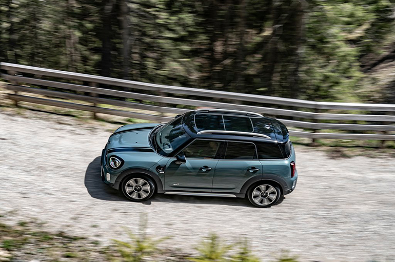 Το Countryman είναι ένα όχημα που μπορέι να κινηθεί και εκτός δρόμου.....