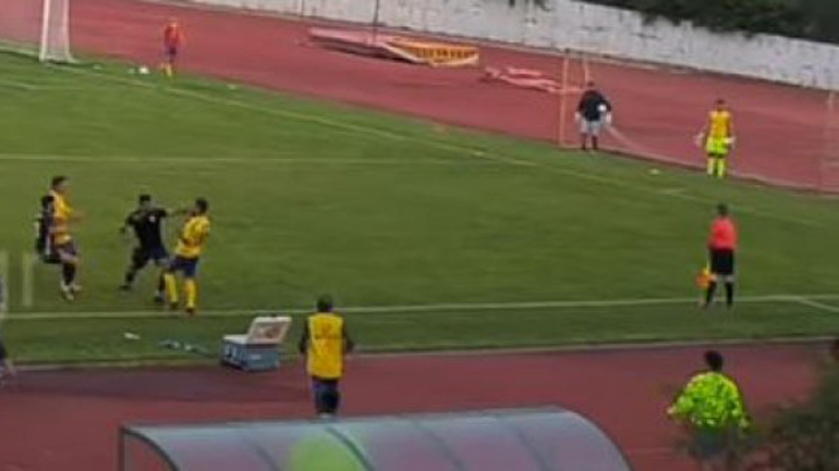 Άγρια συμπλοκή παικτών στο… φιλικό ματς Λαμία-Παναιτωλικός