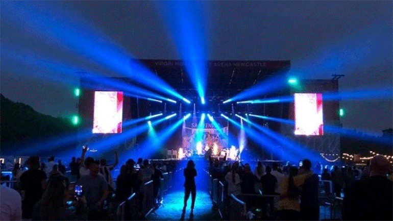 Ένας συναυλιακός χώρος όπου τηρούνται οι αποστάσεις ασφαλείας