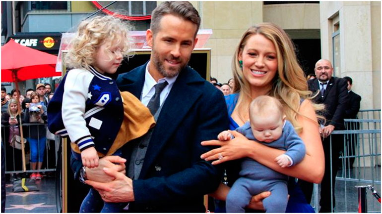 Blake Lively και Ryan Reynolds ποζάρουν με τις diy μάσκες που έφτιαξαν οι κόρες τους