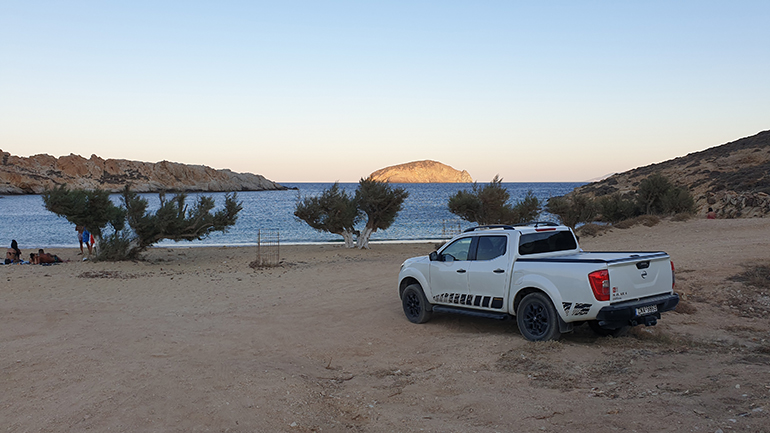 Με το Navara μπορείς να κατέβεις μέχρι την παραλία...