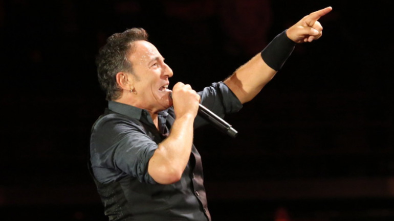 O Bruce Springsteen κυκλοφορεί βίντεο κατά του Tραμπ με το τραγούδι «The Rising»